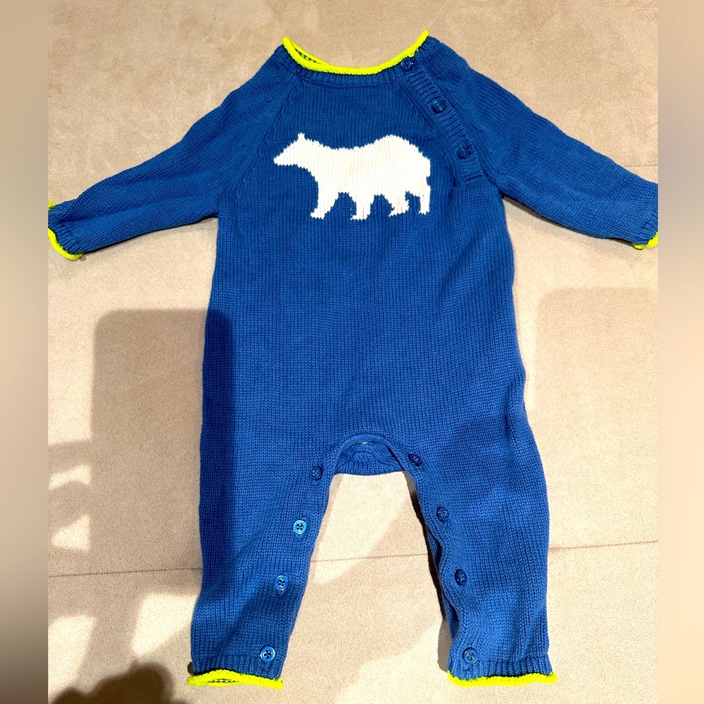 ⭐️BUNDLE 10 for $50⭐️ BABY GAP • One piece with polar bear graphic